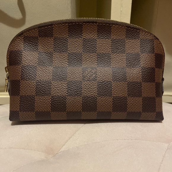 Louis Vuitton cosmetic pouch - Picture 1 of 6